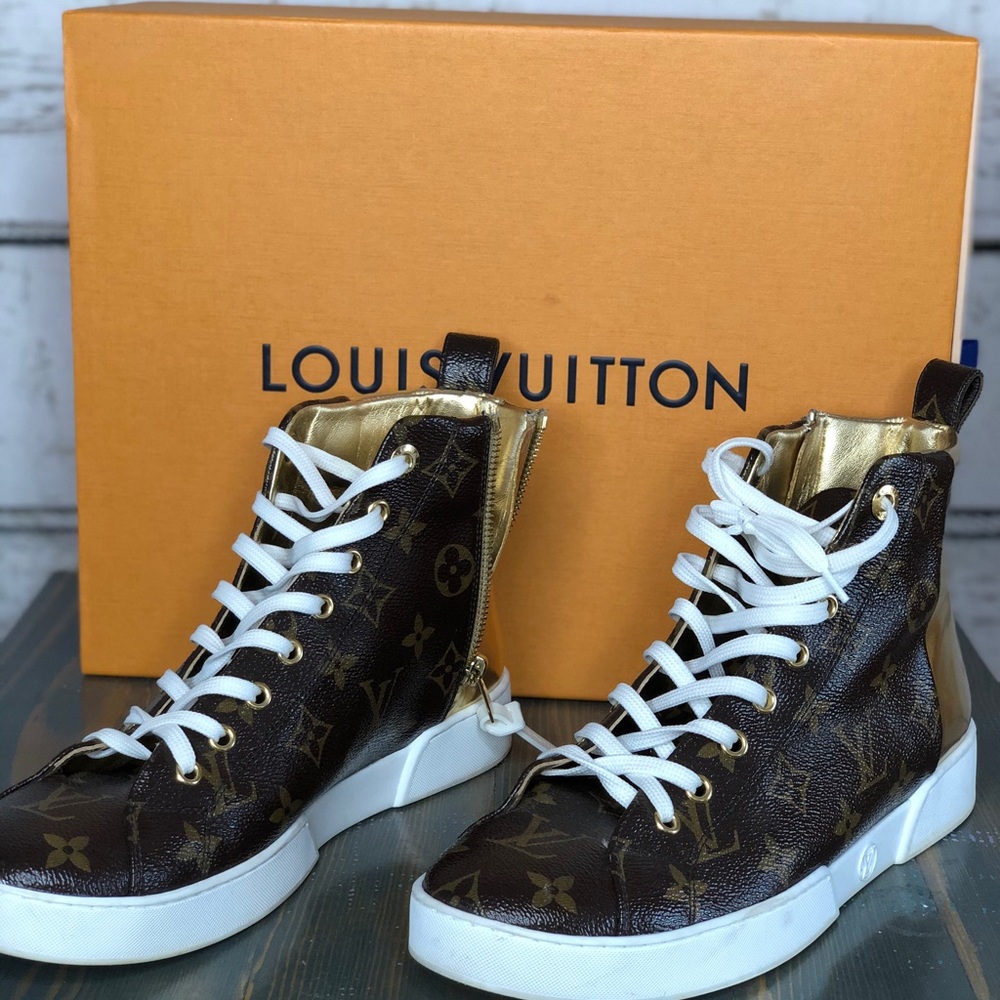 LV size 39 (9) box and duster bags included